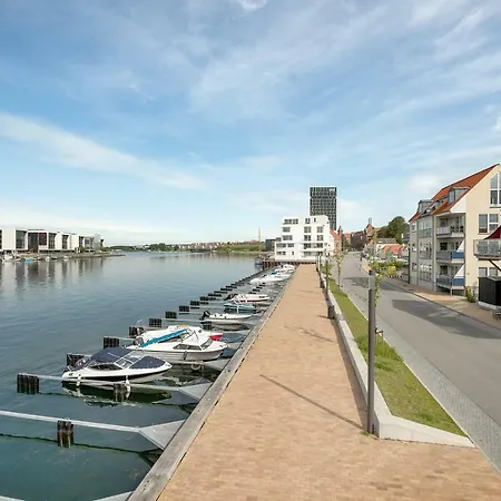 Dom wakacyjny Luxury Center Harbour 2 Bedroom *