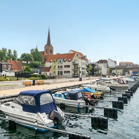 Dom wakacyjny Luxury Center Harbour 2 Bedroom *